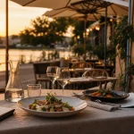 Terrasse de la maison bleue trevoux sur la Saône au golden hour