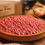 Praline rose, spécialité lyonnaise sucré : tarte aux pralines et bugnes