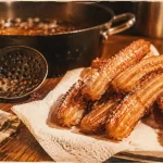 Véritable recette churros fête foraine : churros dorés et sucre cristal, friture à 180 °C